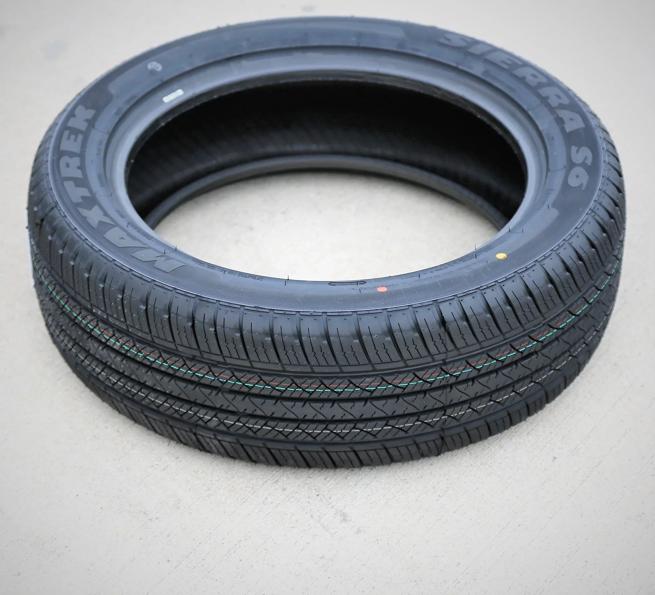 Maxtrek Sierra S6 255/60R18 112H A/S All Season Tire