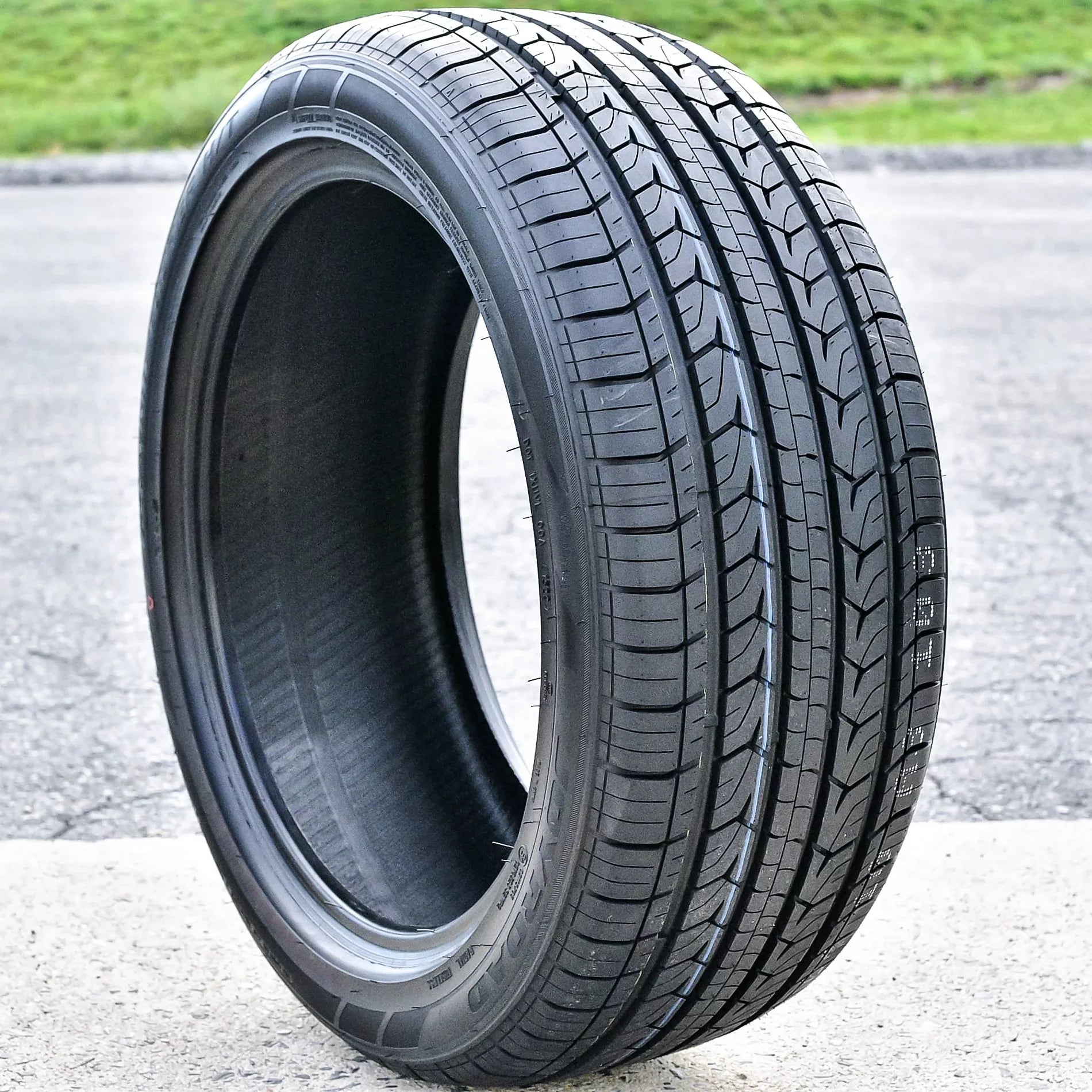 Set of 4 (FOUR) Joyroad Grand Tourer H/T 235/50R19 99V A/S All Season Tires Fits: 2018-19 Chevrolet Equinox Premier, 2020-23 Chevrolet Equinox LT